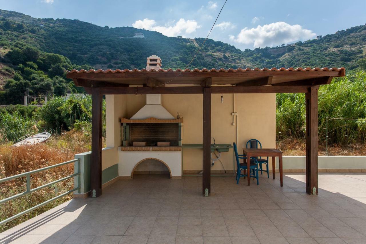 House Just On The Beach -Included 2 Canoe, 2 Bicycles Ravdhoúkha Exterior foto